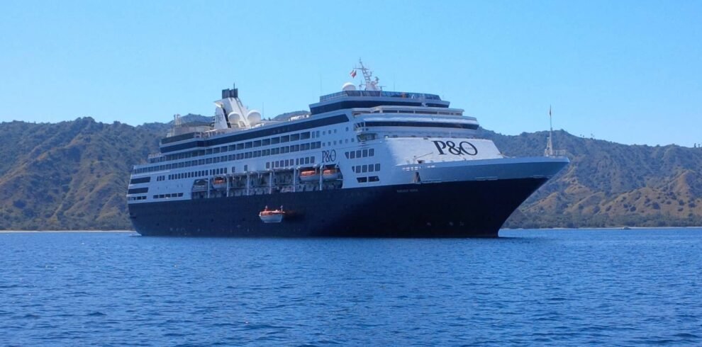 komodo island cruise ship tours