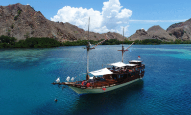 komodo tour 2 days