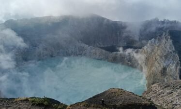 kelimutu lake tour